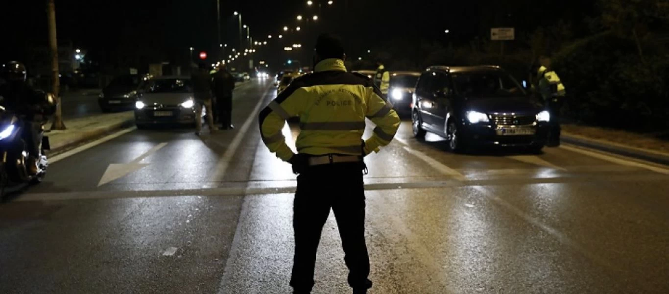 Διπλό τροχαίο στον Κηφισό - Φορτηγό αυτοκίνητο χτύπησε στα κιγκλιδώματα και πέρασε και στο αντίθετο ρεύμα